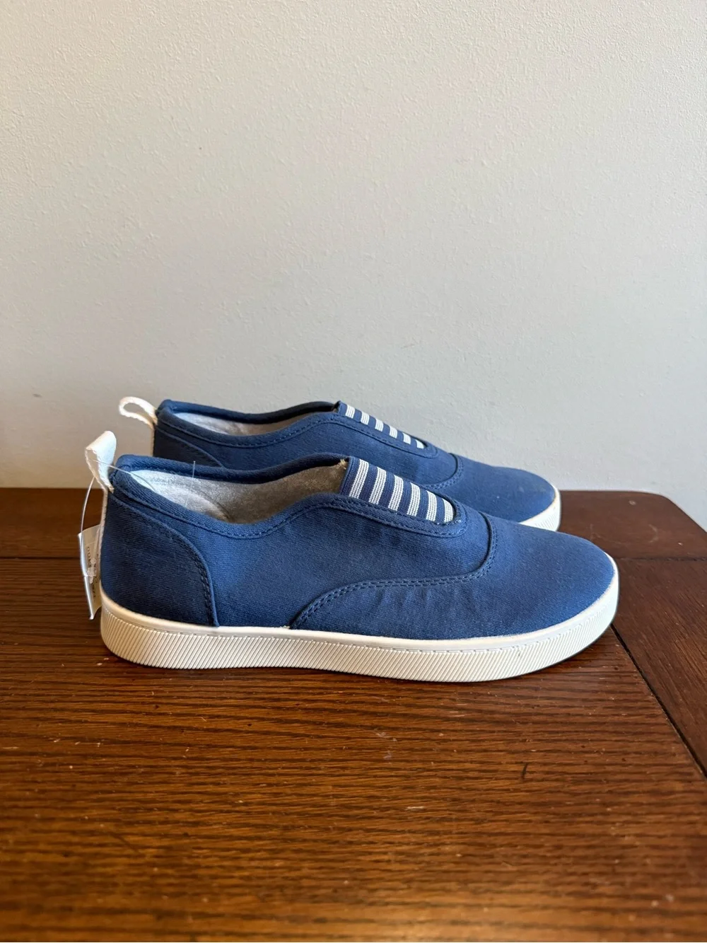 Vionic Canvas Slip-On Canvas Sneakers in cobalt blue NEW